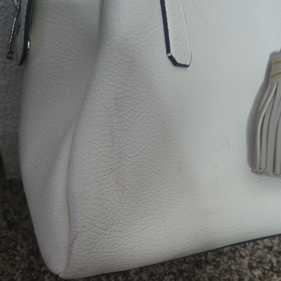 Guess White Leather Shoulder Bag W/ Colorful Tassel Bag Charms (FAIR/GOOD) ✨️ - Picture 6 of 16